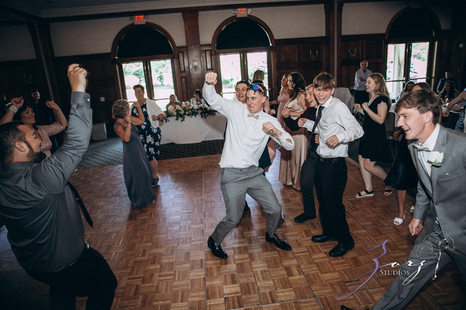 Love in the Sky: Pocono Wedding at the Skytop Lodge | Zorz Studios