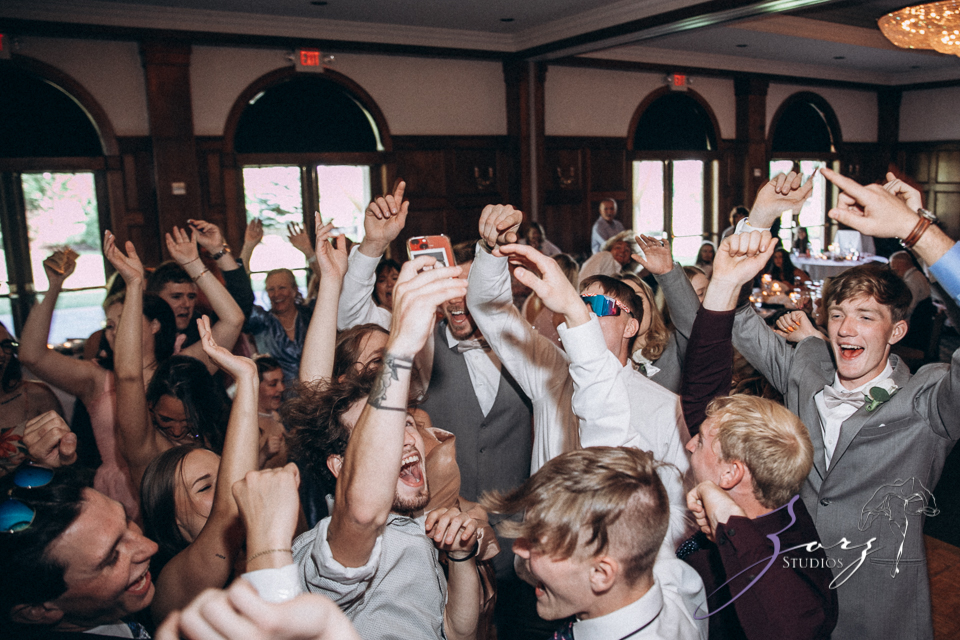 Love in the Sky: Pocono Wedding at the Skytop Lodge | Zorz Studios