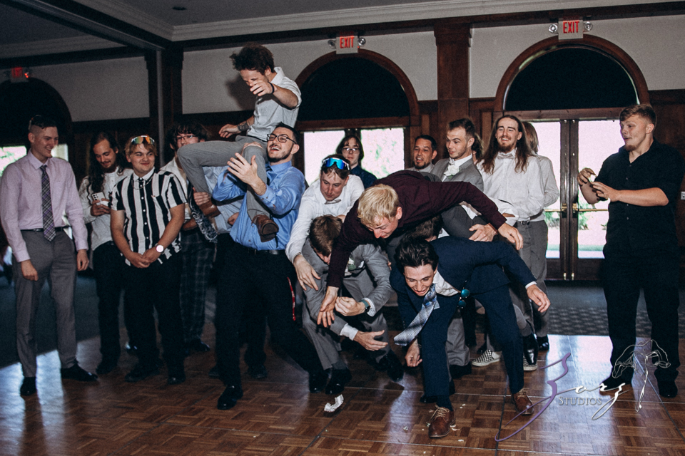 Love in the Sky: Pocono Wedding at the Skytop Lodge | Zorz Studios