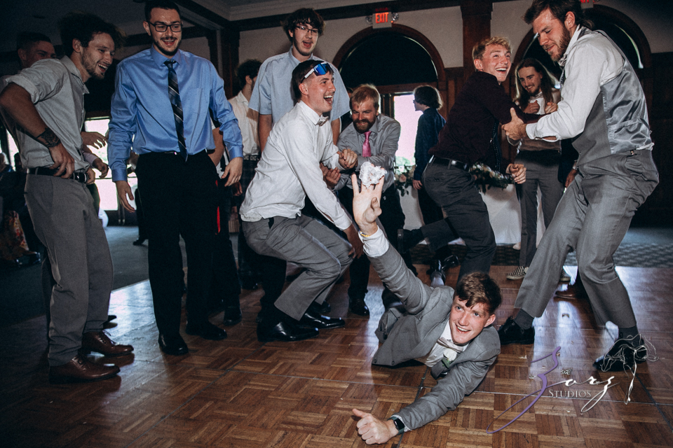 Love in the Sky: Pocono Wedding at the Skytop Lodge | Zorz Studios