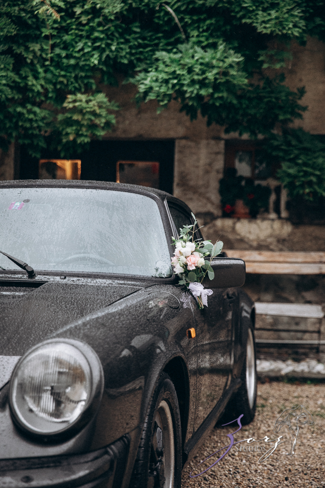 Countryside Chateau Wedding in France: Mon Bonheur | Zorz Studios