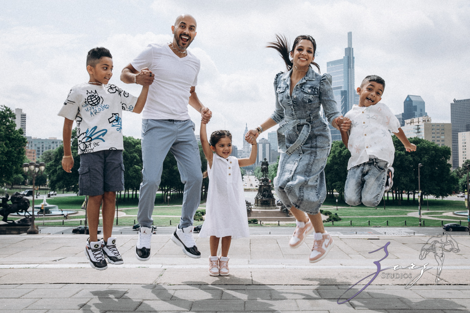 Philybuser: Fun Family Shoot Idea in Philadelphia by Zorz Studios Philybuser: Fun Family Shoot Idea in Philadelphia | Zorz Studios
