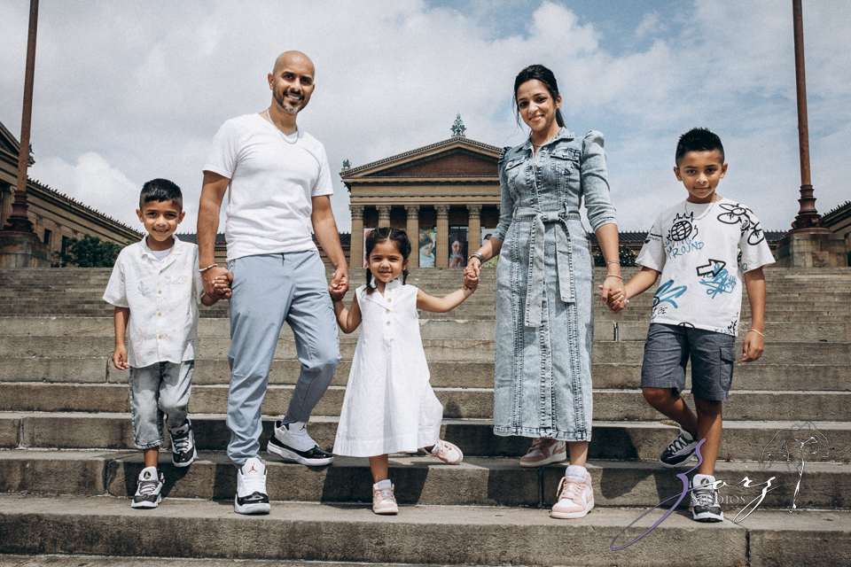 Philybuser: Fun Family Shoot Idea in Philadelphia by Zorz Studios Philybuser: Fun Family Shoot Idea in Philadelphia | Zorz Studios
