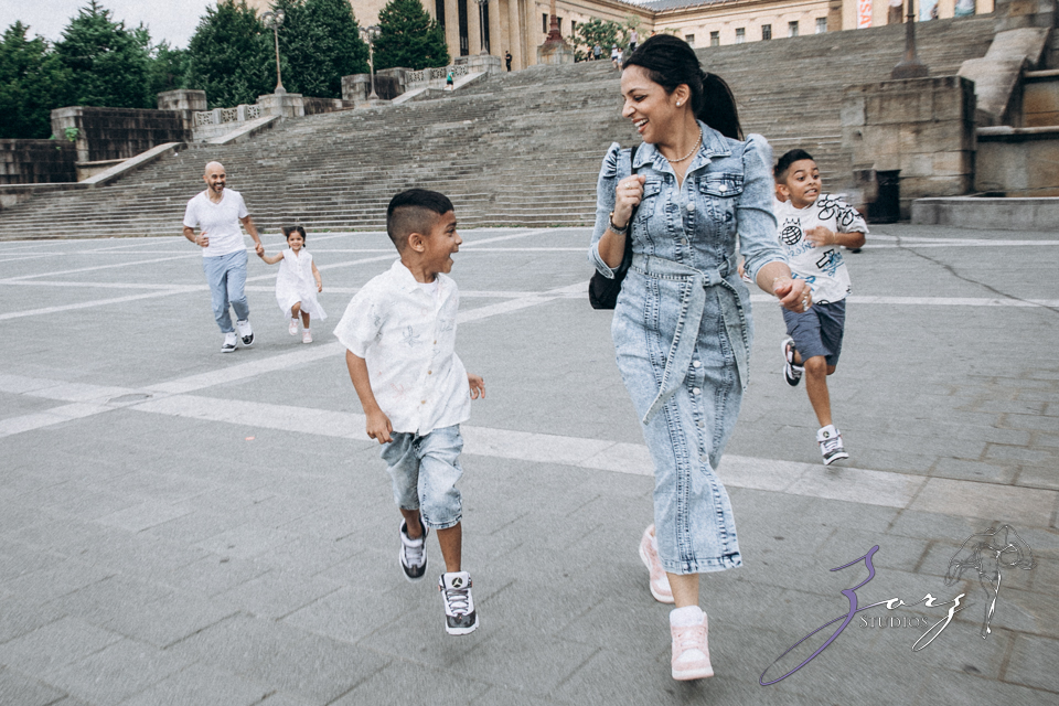 Philybuser: Fun Family Shoot Idea in Philadelphia by Zorz Studios Philybuser: Fun Family Shoot Idea in Philadelphia | Zorz Studios