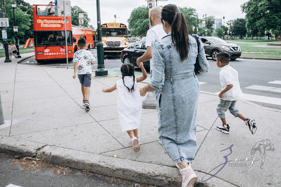 Philybuser: Fun Family Shoot Idea in Philadelphia by Zorz Studios Philybuser: Fun Family Shoot Idea in Philadelphia | Zorz Studios