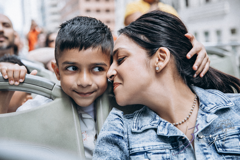 Philybuser: Fun Family Shoot Idea in Philadelphia by Zorz Studios Philybuser: Fun Family Shoot Idea in Philadelphia | Zorz Studios