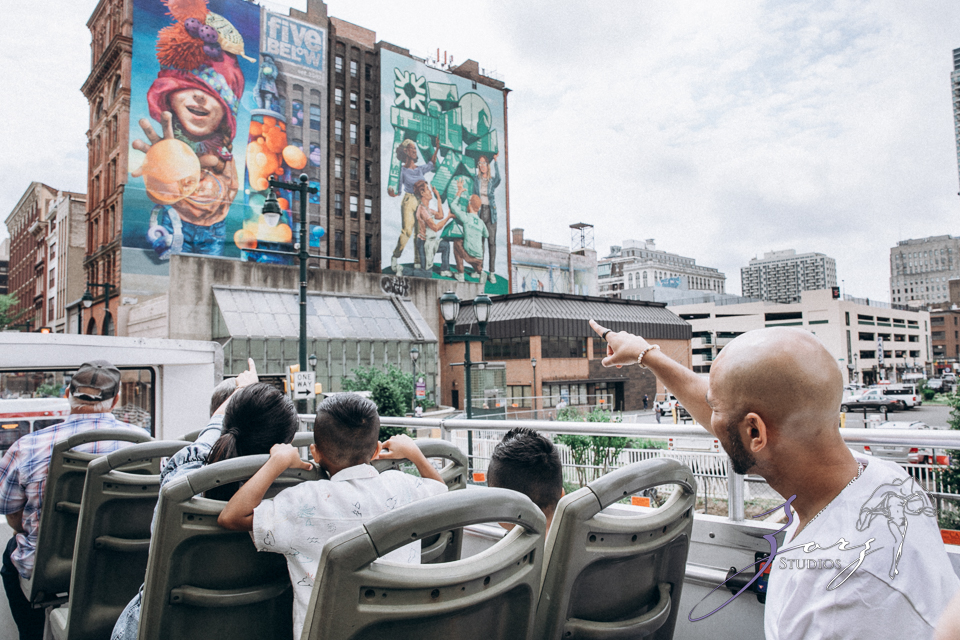 Philybuser: Fun Family Shoot Idea in Philadelphia by Zorz Studios Philybuser: Fun Family Shoot Idea in Philadelphia | Zorz Studios