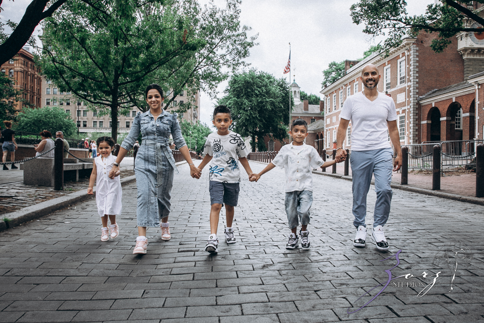 Philybuser: Fun Family Shoot Idea in Philadelphia by Zorz Studios Philybuser: Fun Family Shoot Idea in Philadelphia | Zorz Studios