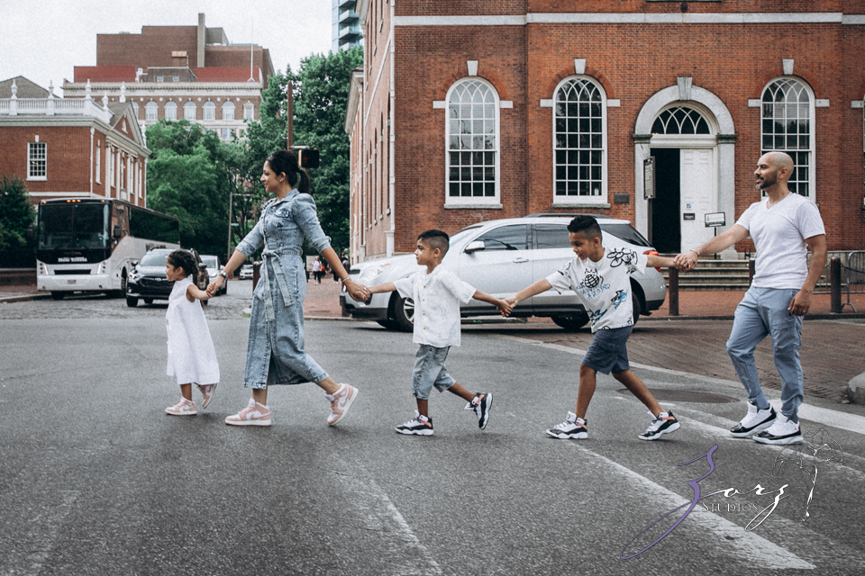 Philybuser: Fun Family Shoot Idea in Philadelphia by Zorz Studios Philybuser: Fun Family Shoot Idea in Philadelphia | Zorz Studios