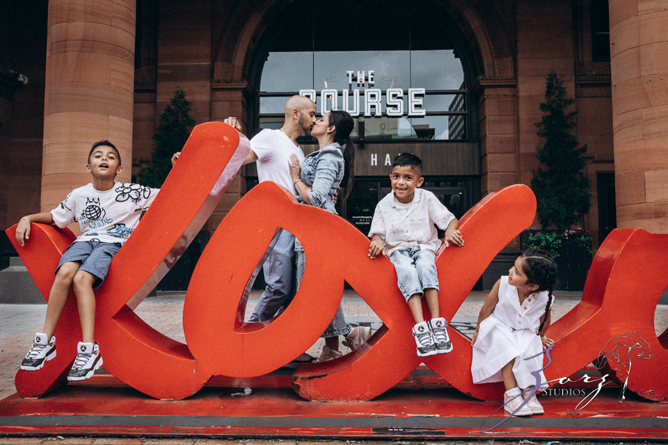 Philybuser: Fun Family Shoot Idea in Philadelphia by Zorz Studios Philybuser: Fun Family Shoot Idea in Philadelphia | Zorz Studios