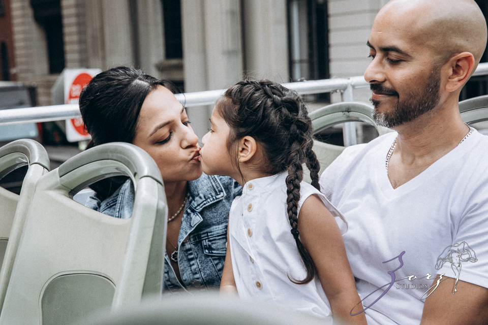 Philybuser: Fun Family Shoot Idea in Philadelphia by Zorz Studios Philybuser: Fun Family Shoot Idea in Philadelphia | Zorz Studios