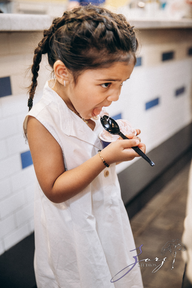 Philybuser: Fun Family Shoot Idea in Philadelphia by Zorz Studios Philybuser: Fun Family Shoot Idea in Philadelphia | Zorz Studios