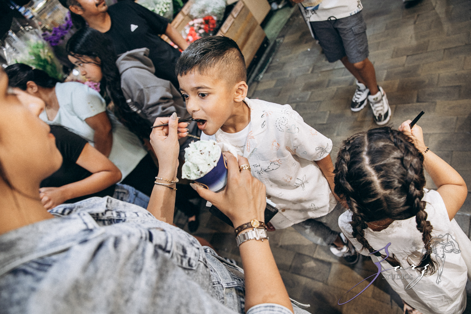 Philybuser: Fun Family Shoot Idea in Philadelphia by Zorz Studios Philybuser: Fun Family Shoot Idea in Philadelphia | Zorz Studios