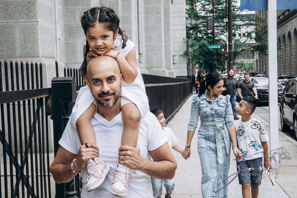 Philybuser: Fun Family Shoot Idea in Philadelphia by Zorz Studios Philybuser: Fun Family Shoot Idea in Philadelphia | Zorz Studios