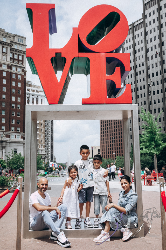 Philybuser: Fun Family Shoot Idea in Philadelphia by Zorz Studios Philybuser: Fun Family Shoot Idea in Philadelphia | Zorz Studios
