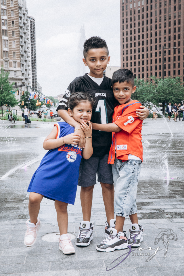 Philybuser: Fun Family Shoot Idea in Philadelphia by Zorz Studios Philybuser: Fun Family Shoot Idea in Philadelphia | Zorz Studios