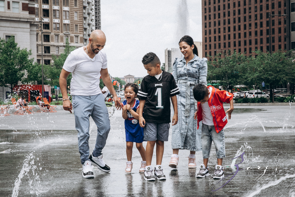 Philybuser: Fun Family Shoot Idea in Philadelphia by Zorz Studios Philybuser: Fun Family Shoot Idea in Philadelphia | Zorz Studios