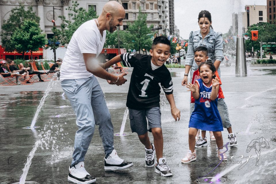 Philybuser: Fun Family Shoot Idea in Philadelphia by Zorz Studios Philybuser: Fun Family Shoot Idea in Philadelphia | Zorz Studios